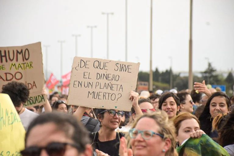 Histórica marcha en Rosario por los humedales; mas de 10 mil personas contra las quemas y por una ley urgente.